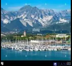 Appartamenti in Vendita - Villa indipendende marina di carrara rif 4398