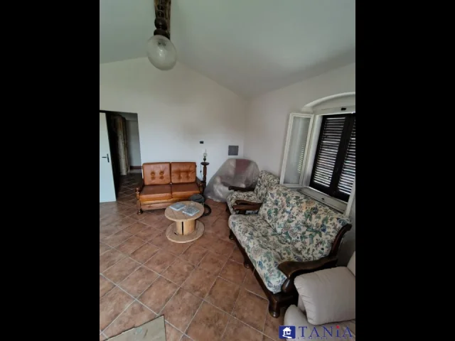 Appartamento con ingresso indipendente avenza rif 4512