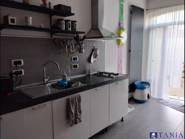 Appartamenti in Vendita - Porzione di casa avenza rif aa4362