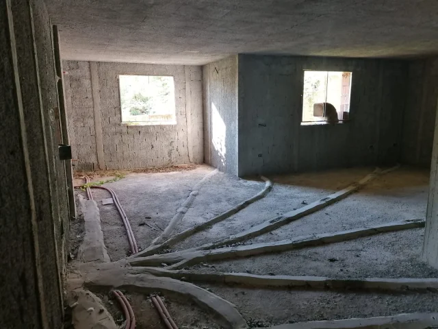 Appartamenti in Vendita - Indipendente vista mare al grezzo rif. 4363