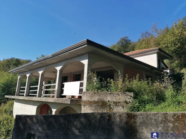 Appartamenti in Vendita - Indipendente vista mare al grezzo rif. 4363