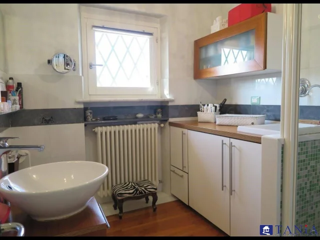 Appartamenti in Vendita - Villetta a schiera angolare di testa marina di carrara rif aa4395