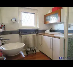 Appartamenti in Vendita - Villetta a schiera angolare di testa marina di carrara rif aa4395