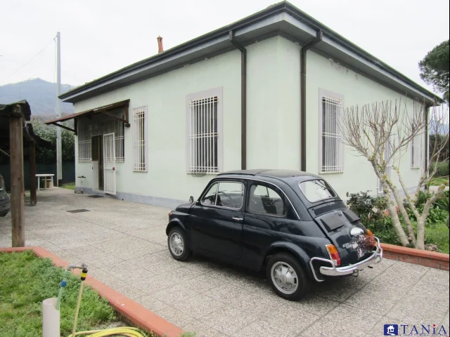 Appartamenti in Vendita - Casa indipendente a fossone rif. 3237