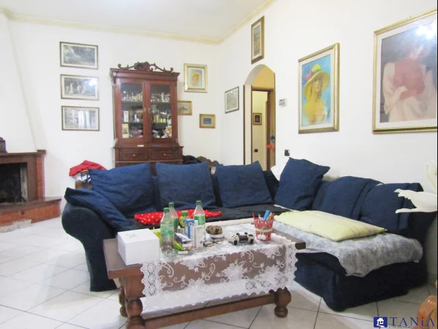 Appartamenti in Vendita - Casa indipendente a fossone rif. 3237