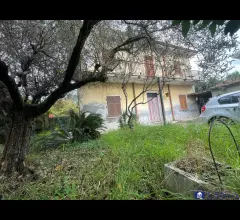 Fossone indipendente con 1800 mq. di giardino rif. 4432