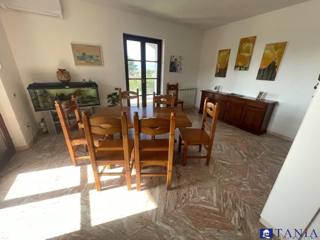 Appartamenti in Vendita - Villa indipendente fossone rif 4434