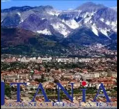 Appartamenti in Vendita - Porzione di casa in fase di ristrutturazione avenza rif aa4438