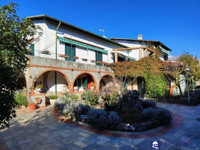 Appartamenti in Vendita - Villa indipendente fossola rif 4459