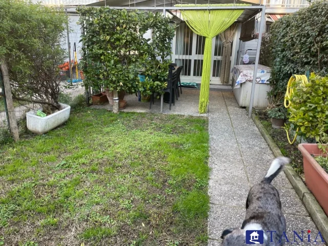 Luni appartamentino con giardino rif. 4469