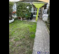 Appartamenti in Vendita - Luni appartamentino con giardino rif. 4469