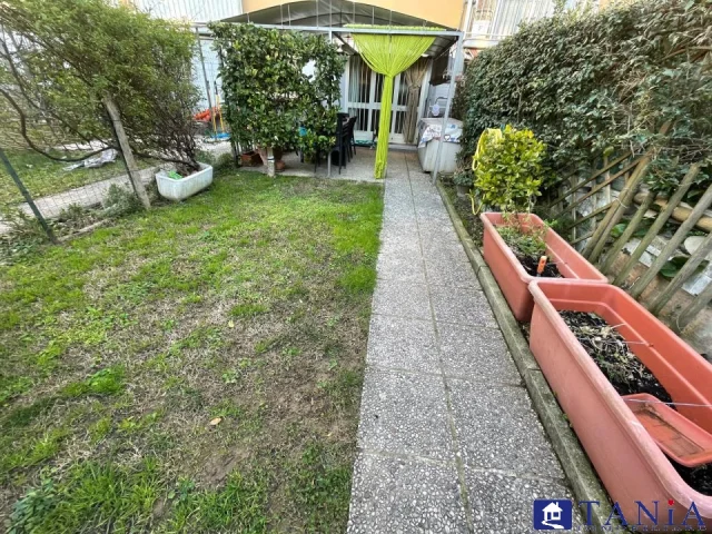Appartamenti in Vendita - Luni appartamentino con giardino rif. 4469