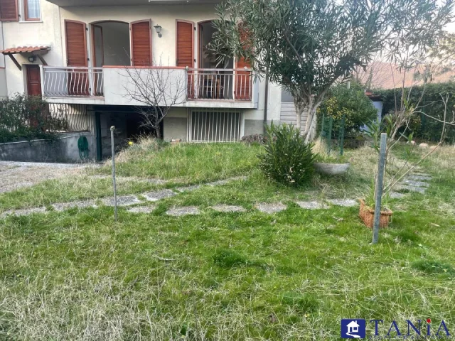 Marina di carrara appartamento con giardino rif. 4486