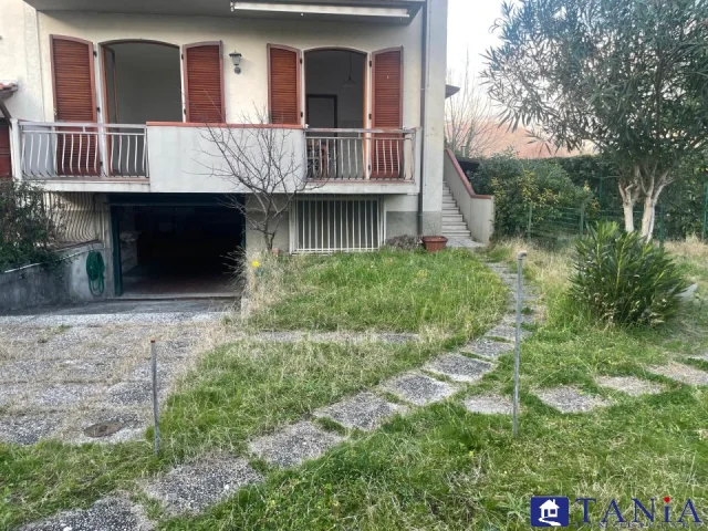 Appartamenti in Vendita - Marina di carrara appartamento con giardino rif. 4486