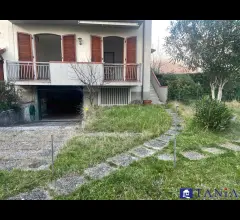 Appartamenti in Vendita - Marina di carrara appartamento con giardino rif. 4486