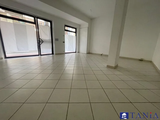 Appartamenti in Vendita - Fondo commerciale marina di carrara rif. 4480