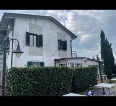 Marina di carrara semindipendente rif. 4481