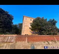 Appartamenti in Vendita - Corvenale indipendente con giardino rif. 4485