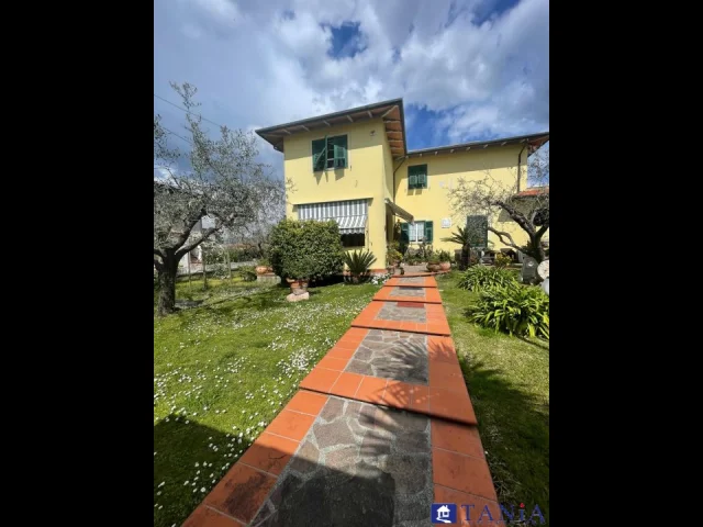 Appartamenti in Vendita - Luni villa con giardino rif. 4504