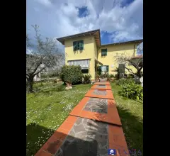 Luni villa con giardino rif. 4504