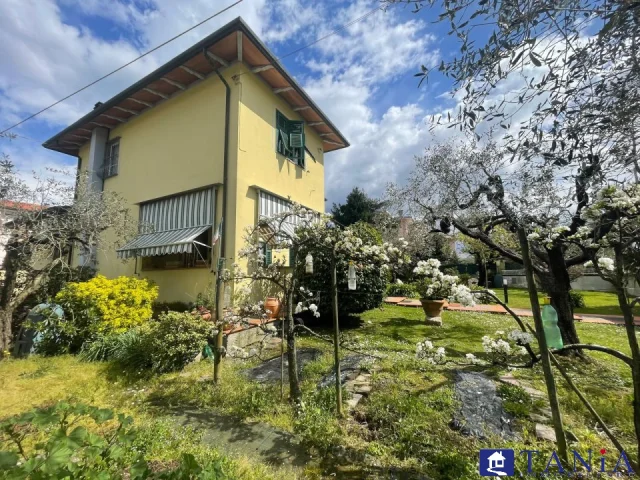 Appartamenti in Vendita - Luni villa con giardino rif. 4504
