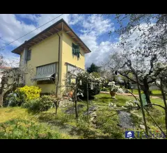 Appartamenti in Vendita - Luni villa con giardino rif. 4504