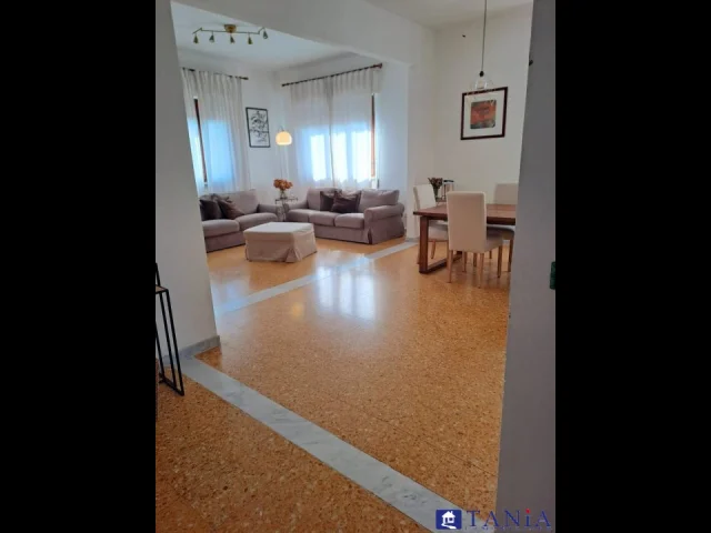 Appartamenti in Vendita - Appartamento centralissimo avenza rif aa4535