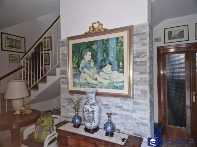 Appartamenti in Vendita - Casa indipendente da ristrutturare marina di carrara rif aa4540