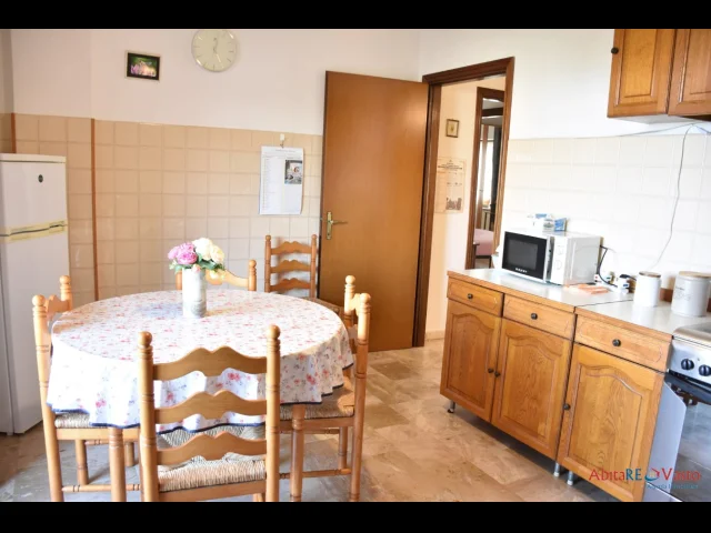 Appartamenti in Vendita - Appartamento ben arredato, via casetta, periodi transitori.