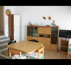 Appartamento sul mare, arredato e libero da subito.