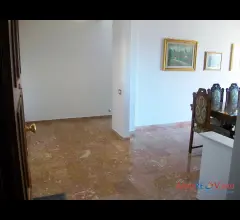 Appartamenti in Vendita - Appartamento ben arredato, in zona servitissima.