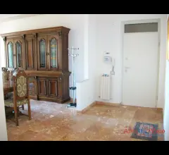 Appartamenti in Vendita - Appartamento ben arredato, in zona servitissima.