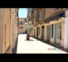 Appartamenti in Vendita - Appartamento uso diverso in centro storico