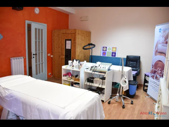 Appartamenti in Vendita - Locale o studio in palazzo signorile, centro storico.