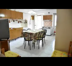 Appartamenti in Vendita - Rustico indipendente con cantina e terreno edificabile