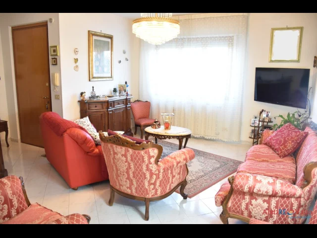 Villetta a schiera in contesto residenziale