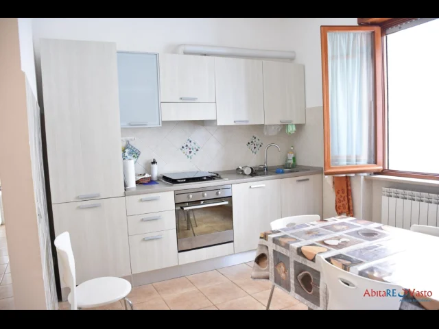 Appartamenti in Vendita - Appartamento di ampia metratura, con garage