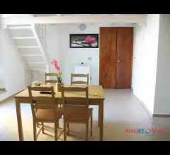 Appartamento ristrutturato con soppalco, ben arredato.