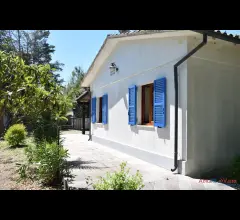 Appartamenti in Vendita - Villetta arredata sul mare, per la sola stagione estiva.