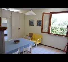 Appartamenti in Vendita - Villetta arredata sul mare, per la sola stagione estiva.