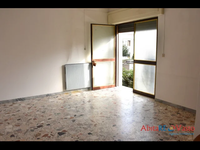 Appartamenti in Vendita - Ufficio con ingresso indipendente zona salesiani