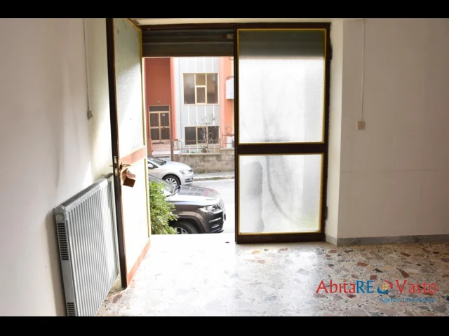 Appartamenti in Vendita - Ufficio con ingresso indipendente zona salesiani