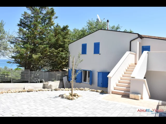 Appartamenti in Vendita - Villa con giardino, libera solo per la stagione estiva.