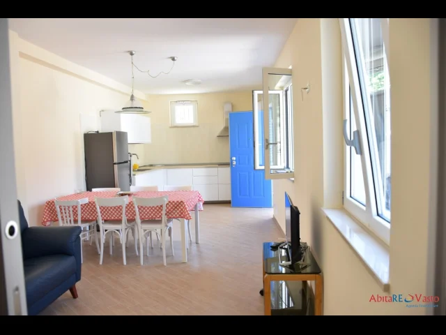 Appartamenti in Vendita - Villa con giardino, libera solo per la stagione estiva.
