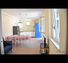 Appartamenti in Vendita - Villa con giardino, libera solo per la stagione estiva.