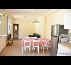 Appartamenti in Vendita - Villa con giardino, libera solo per la stagione estiva.