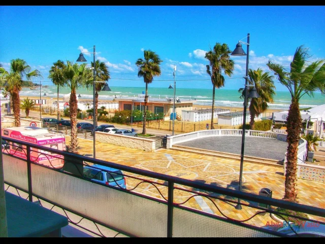 Appartamenti in Vendita - Appartamento fronte mare, vasto marina centro.