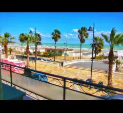 Appartamento fronte mare, vasto marina centro.