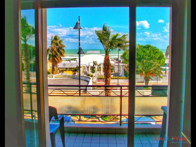 Appartamenti in Vendita - Appartamento fronte mare, vasto marina centro.