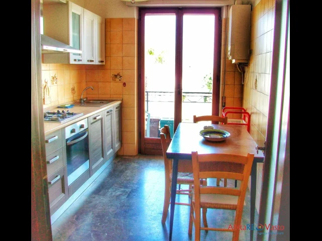 Appartamenti in Vendita - Appartamento fronte mare, vasto marina centro.